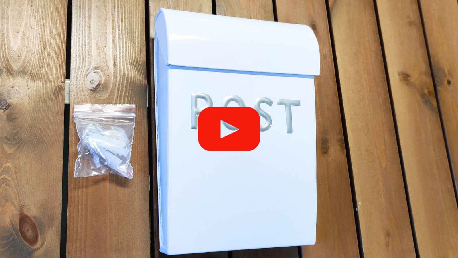 LILLE HVID POSTKASSE | Ideelt til legehus eller børneværelse