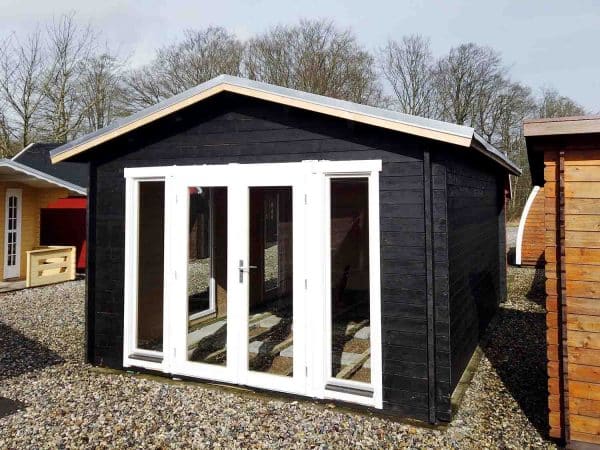 Sølund Huse solveig 10 m2 stråtækt pavillon i træ