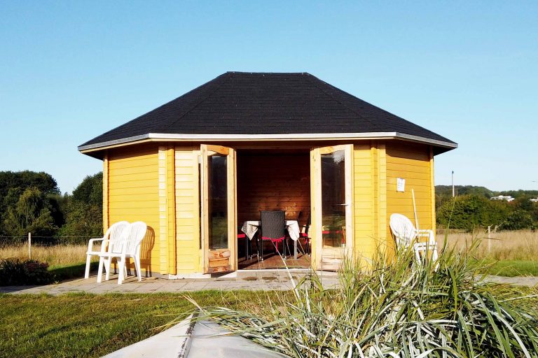 Pavillon på plejecenter er mødested i coronatiden
