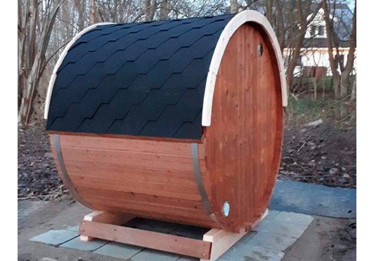 færdig samlet sauna med glasfront fra Sølund Huse