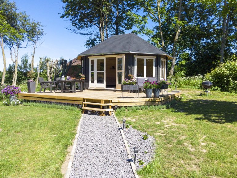 Stor havepavillon fra www.sølundhuse.dk denne store pavillon er blevet opført på en solid træ terrasse