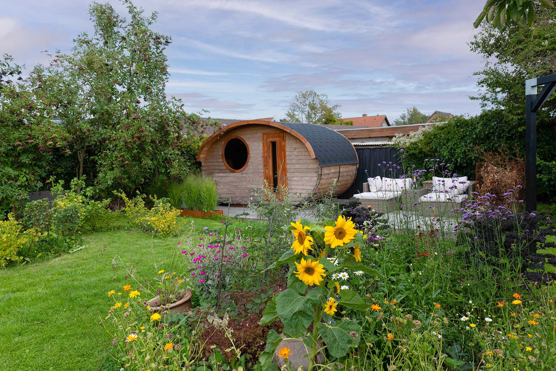 hobbit sauna i træ til haven fra sølund huse